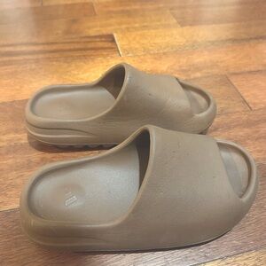 yeezy slides!